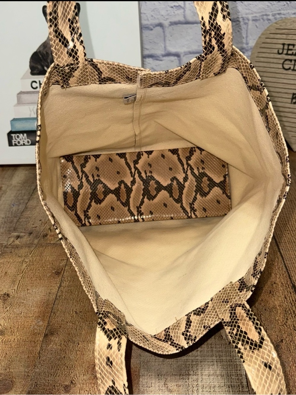 Margot Grab n Go by Consuela - Picture 2 of 11